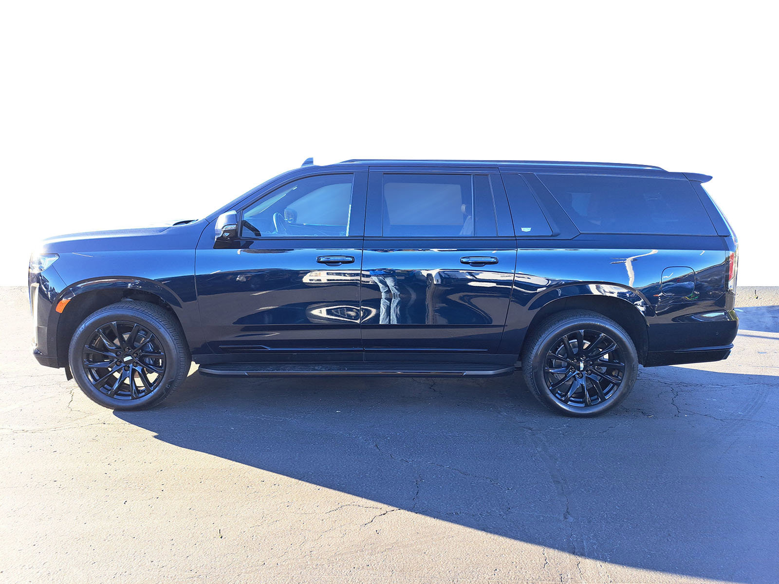 Used 2024 Cadillac Escalade ESV Sport w/ LPO, ONYX Package image 5