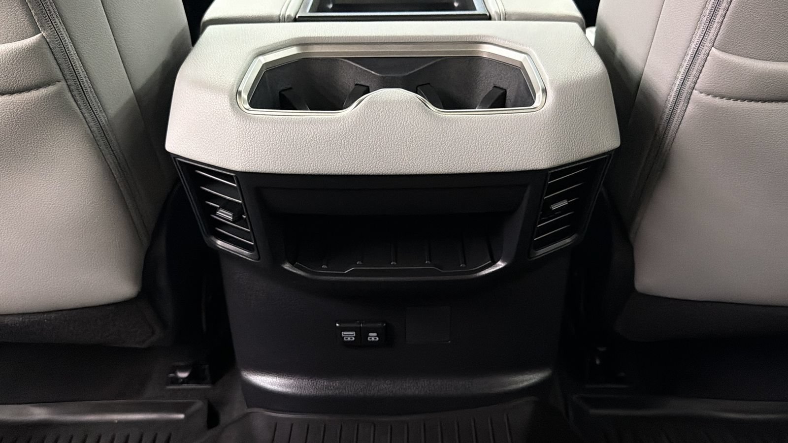 Used 2026 Toyota Tundra Limited AWD/4WD image 35