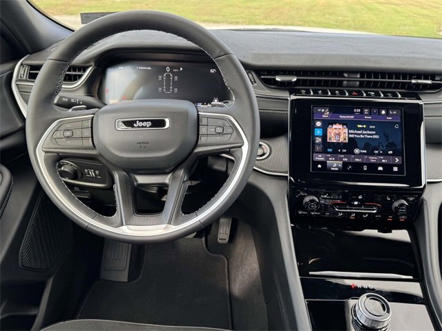New 2025 Jeep Grand Cherokee L Laredo image 2