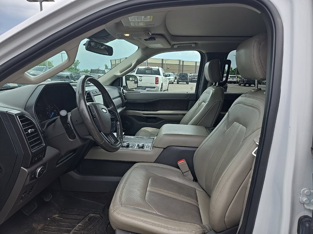 Used 2018 Ford Expedition Limited w/ Equipment Group 301A AWD/4WD image 17