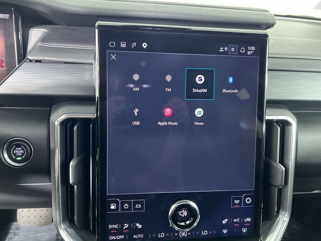 Used 2026 GMC Acadia Elevation w/ Elevation Premium Package FWD image 13