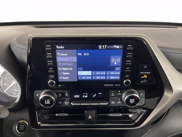 Used 2022 Toyota Highlander XLE AWD/4WD image 27