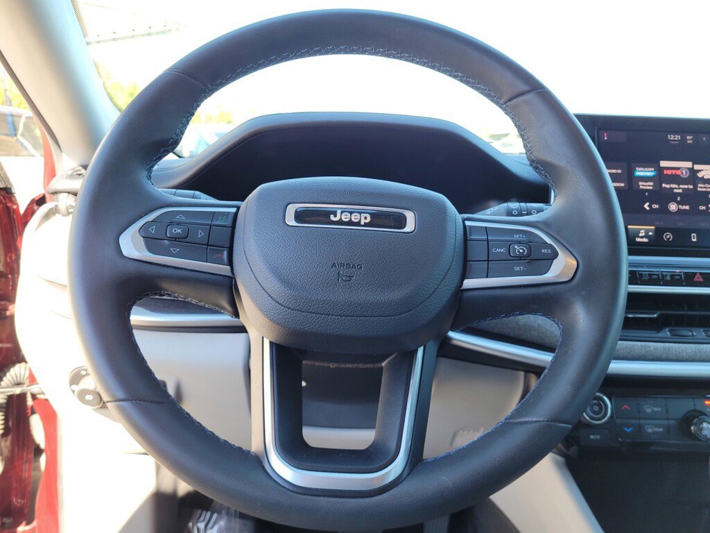 Used 2022 Jeep Compass Latitude image 12