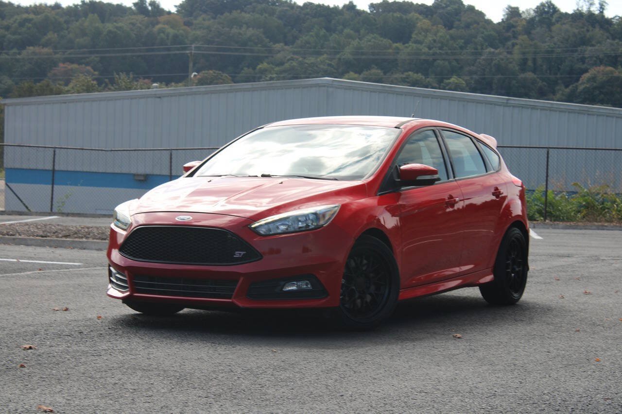 Used 2015 Ford Focus ST FWD image 1