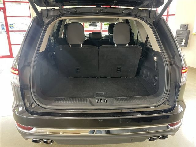 Used 2023 Lincoln Aviator AWD image 32