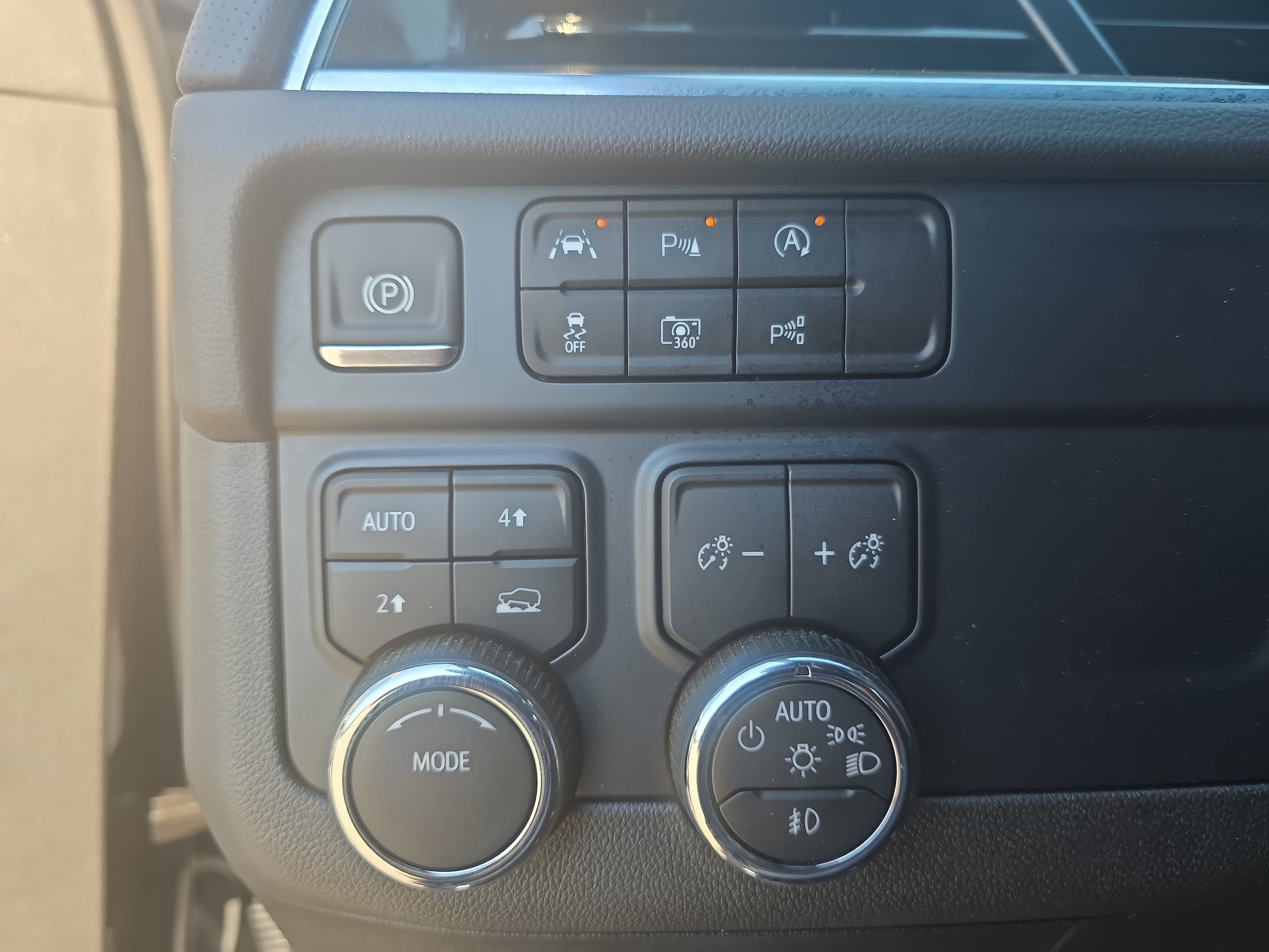 Used 2025 Chevrolet Suburban High Country AWD/4WD image 27