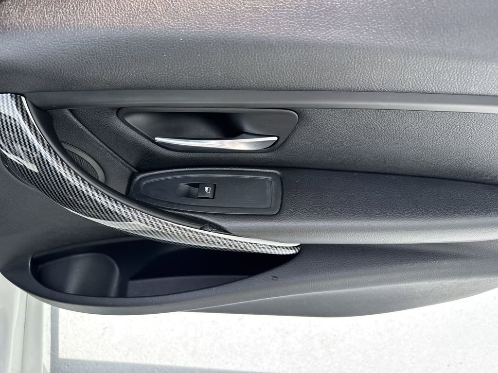 Used 2015 BMW 320i Sedan RWD image 44