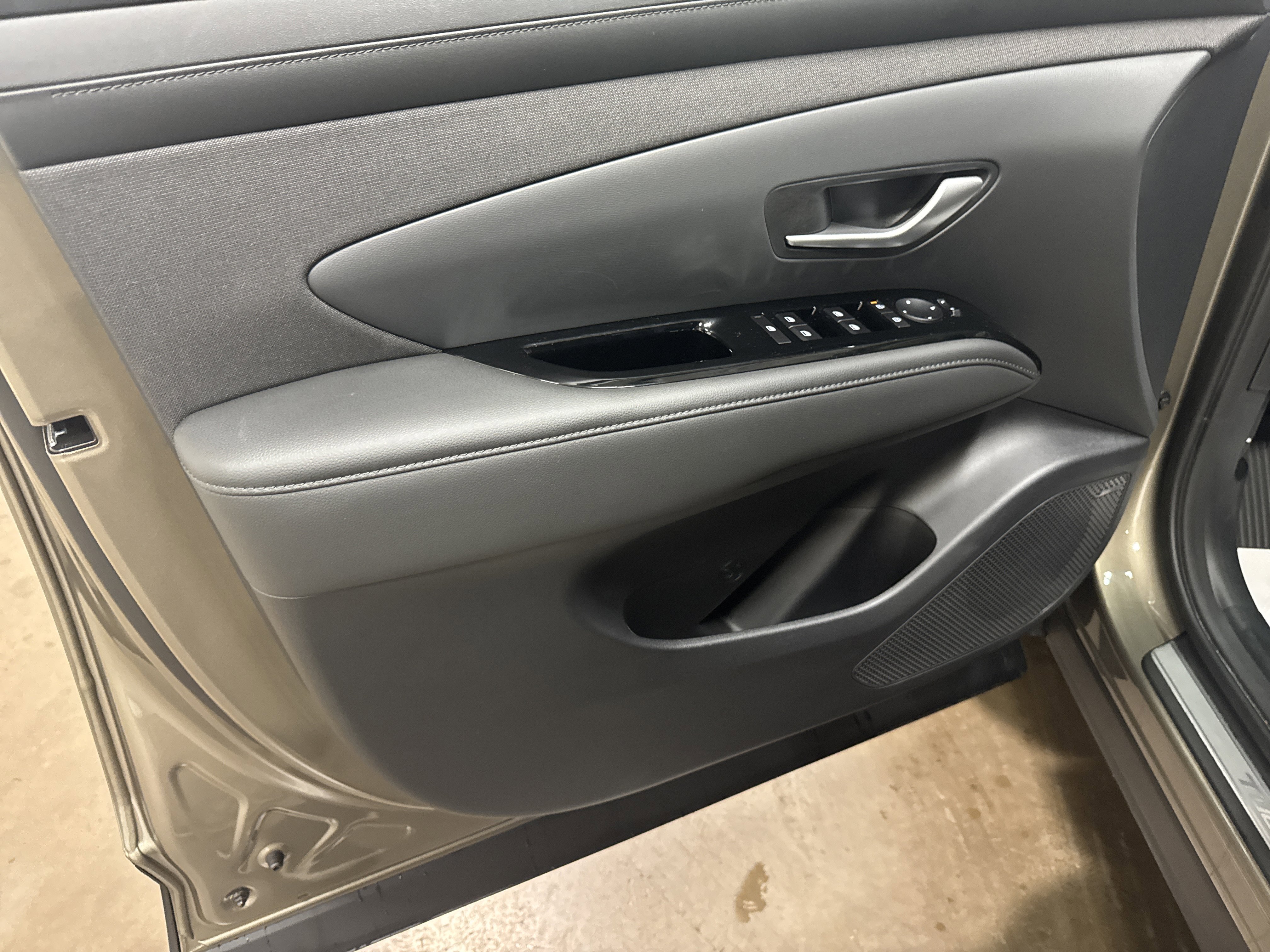 Used 2025 Hyundai Tucson Limited image 14