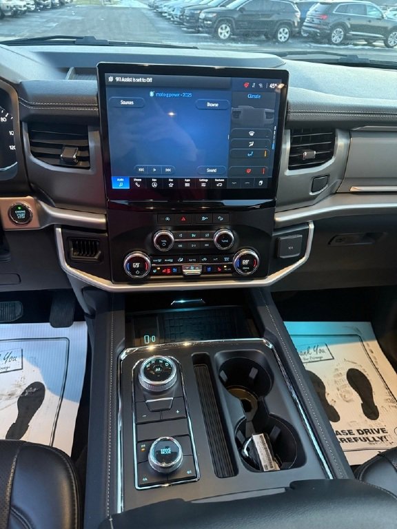 Used 2024 Ford Expedition Max XLT image 17