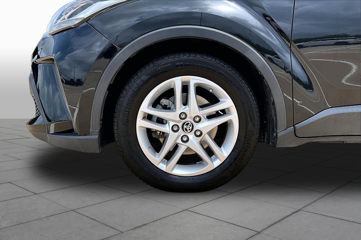 Used 2021 Toyota C-HR LE FWD image 11