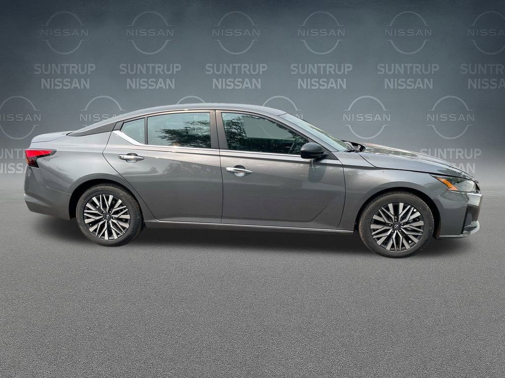 Used 2025 Nissan Altima 2.5 SV image 15