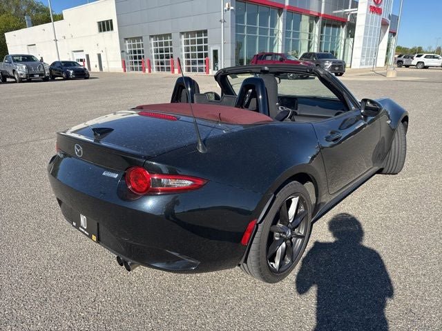 Used 2018 MAZDA MX-5 Miata Club RWD image 3