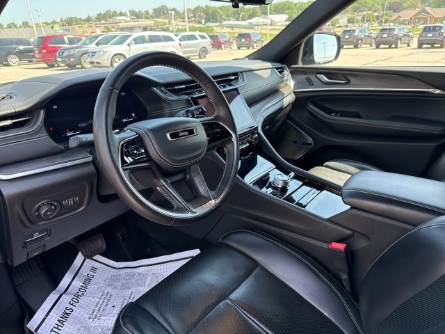 Used 2022 Jeep Grand Cherokee Overland w/ Luxury Tech Group IV image 2