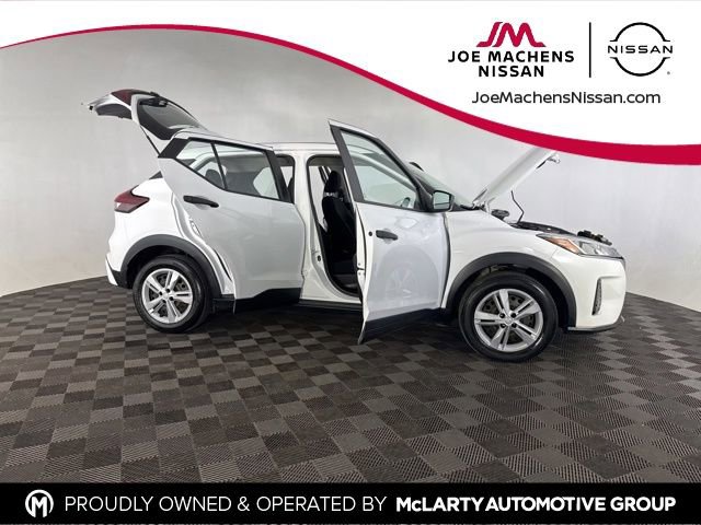 Used 2022 Nissan Kicks S image 13