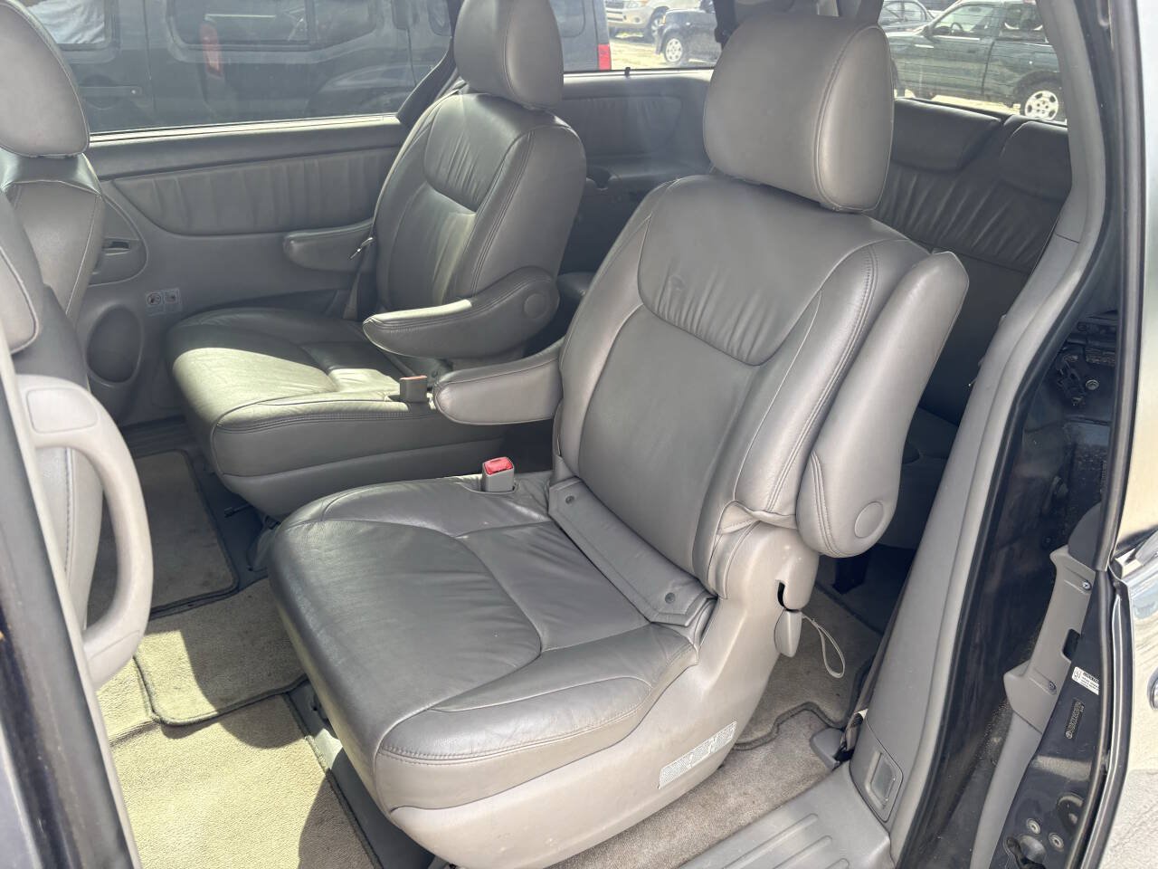 Used 2009 Toyota Sienna XLE FWD image 10
