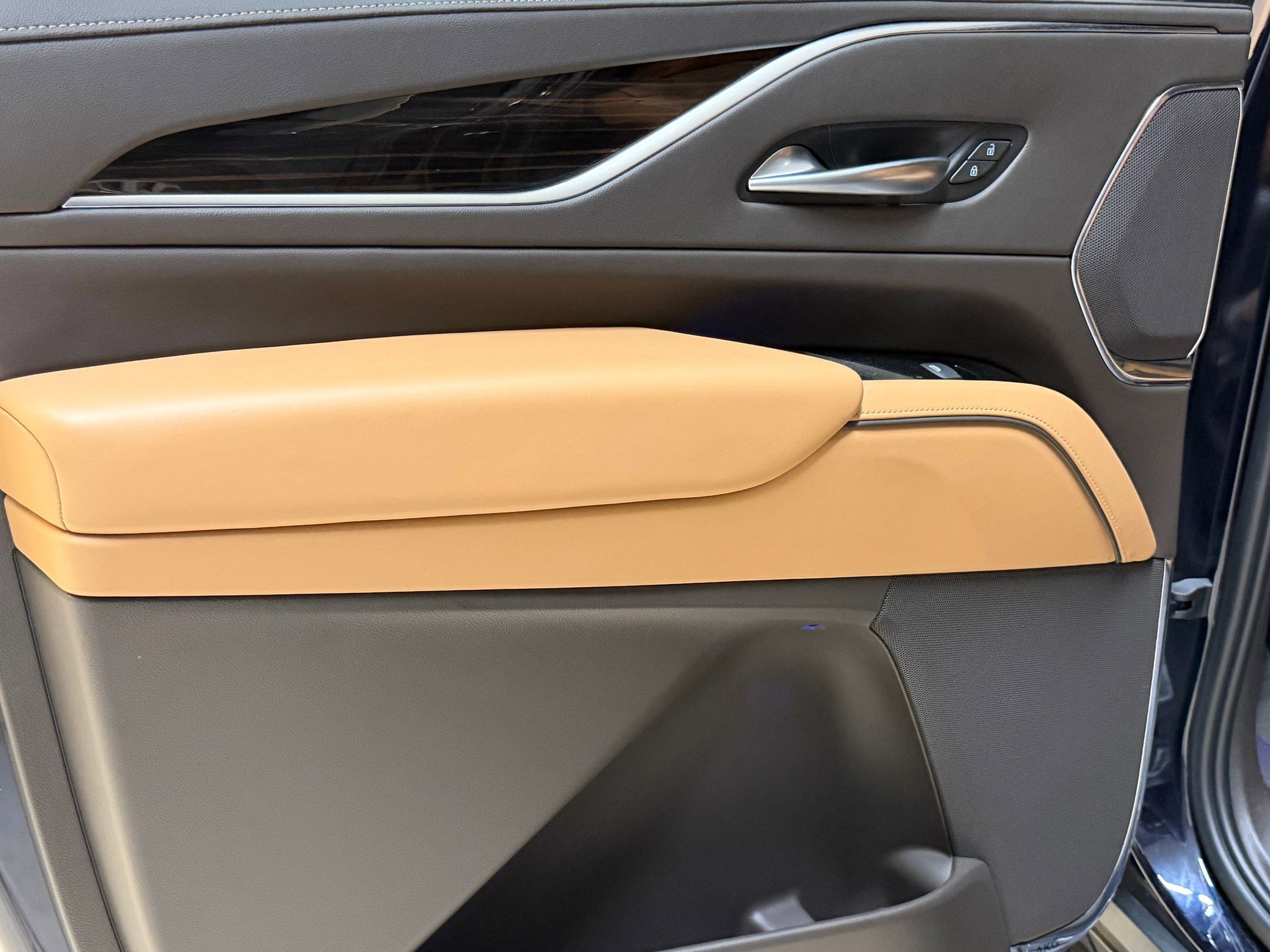 Certified 2023 Cadillac Escalade ESV Premium Luxury image 42