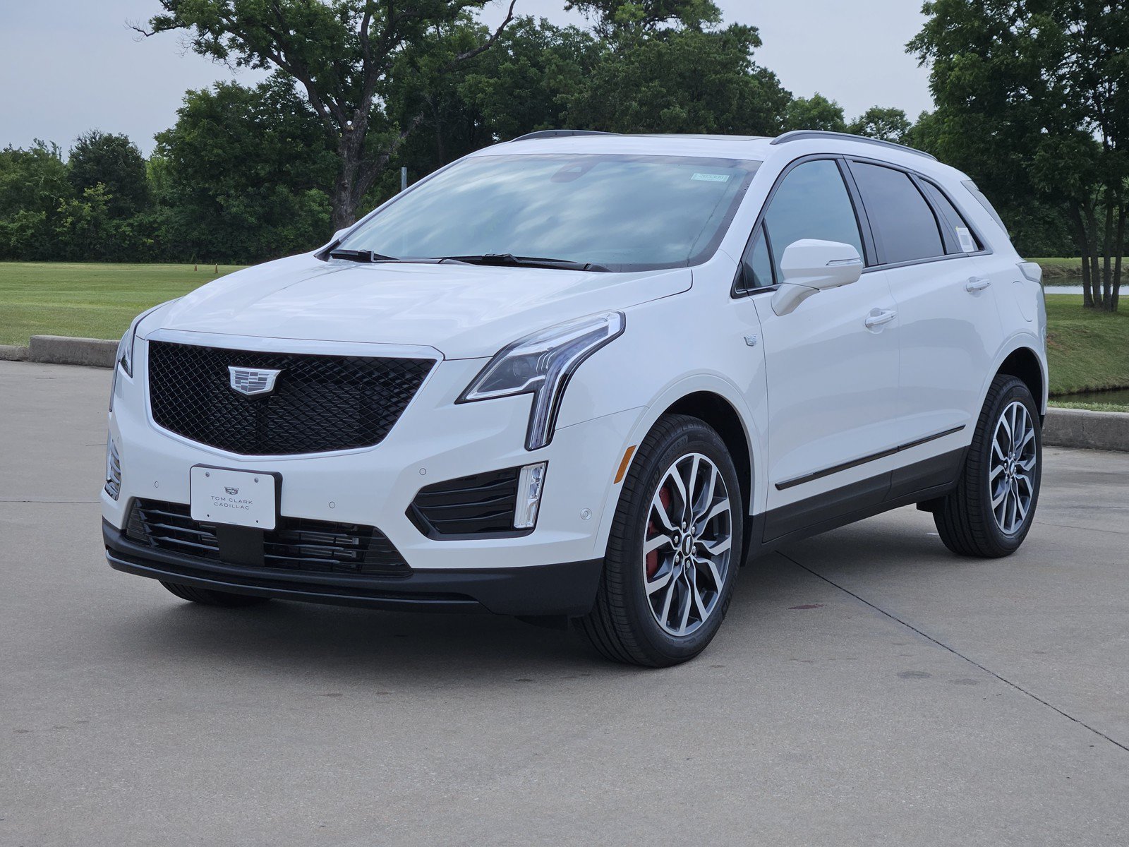 New 2026 Cadillac XT5 Sportv w/ LPO, Onyx Lite Package AWD/4WD image 2