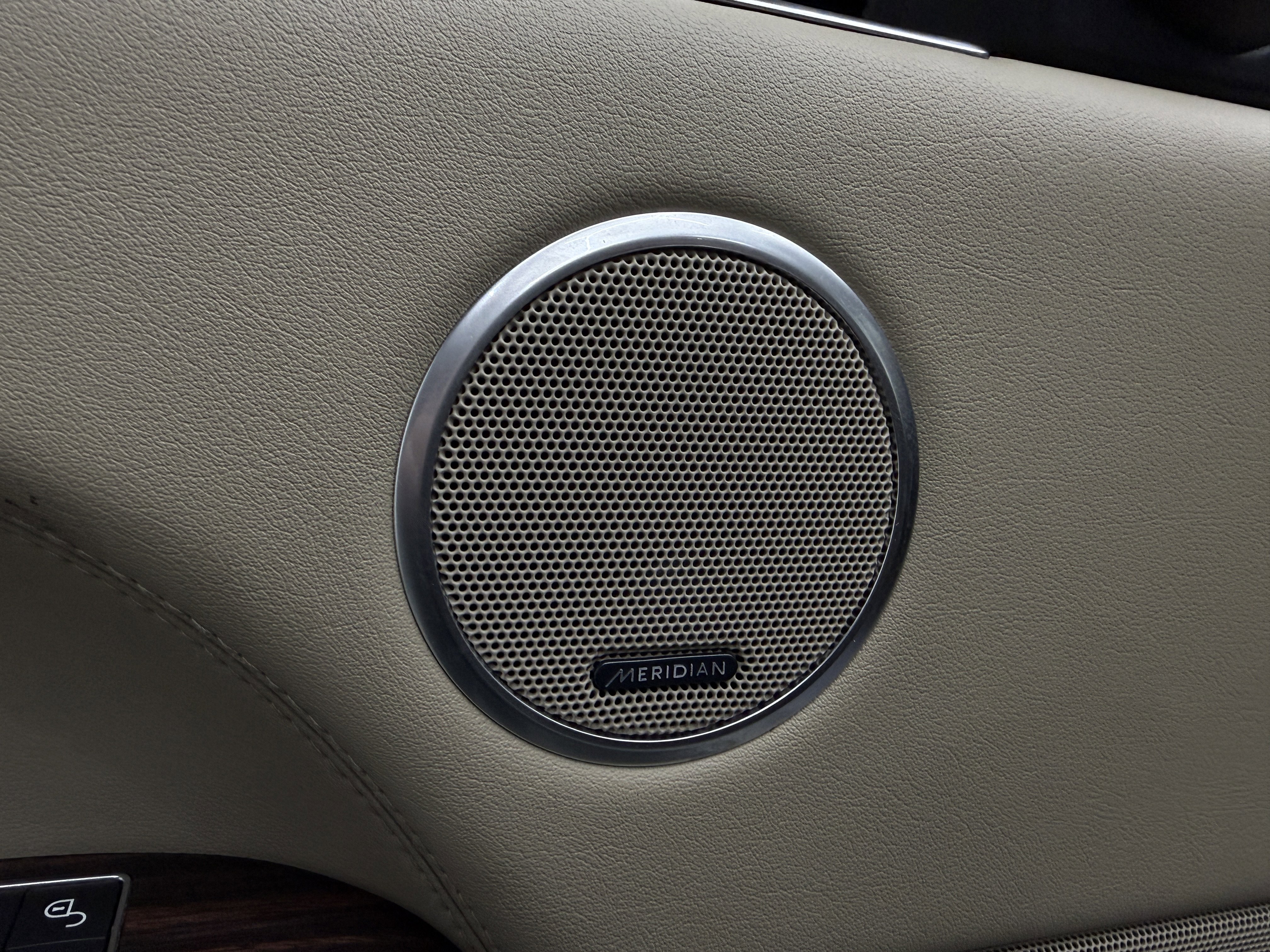 Used 2017 Land Rover Range Rover HSE image 10