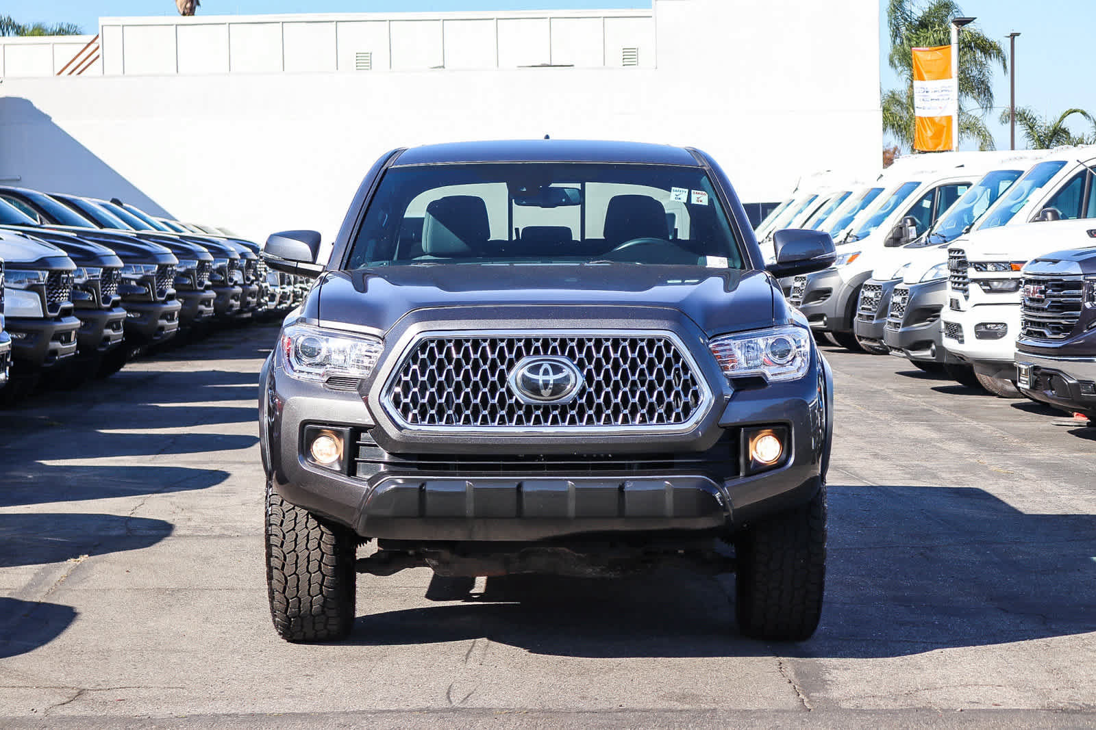 Used 2019 Toyota Tacoma TRD Off-Road w/ Technology Package AWD/4WD image 2