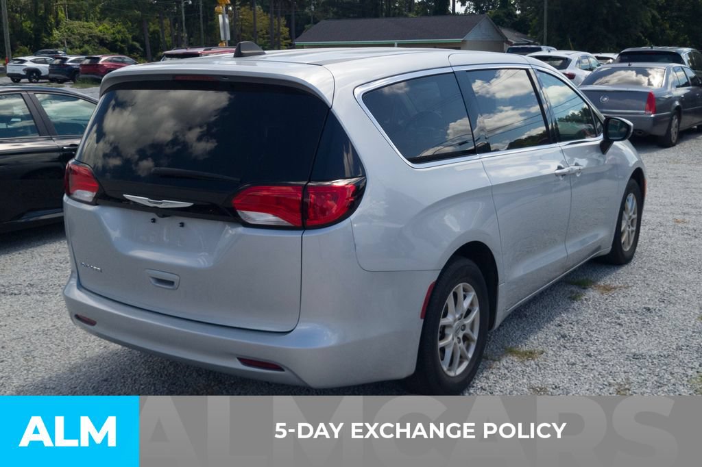 Used 2023 Chrysler Voyager LX FWD image 3