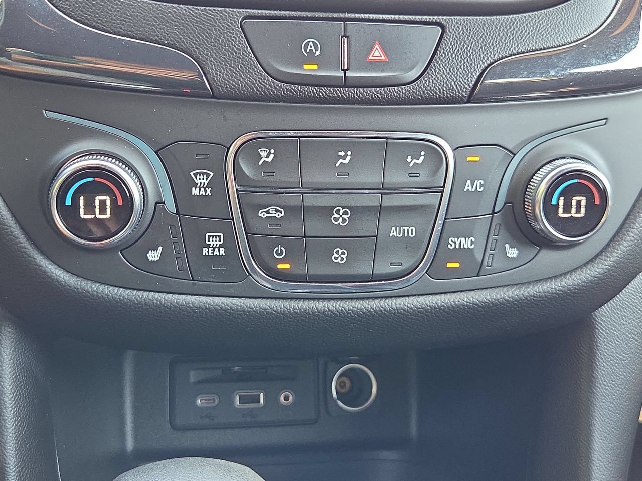 Used 2022 Chevrolet Equinox RS w/ Infotainment Package FWD image 39