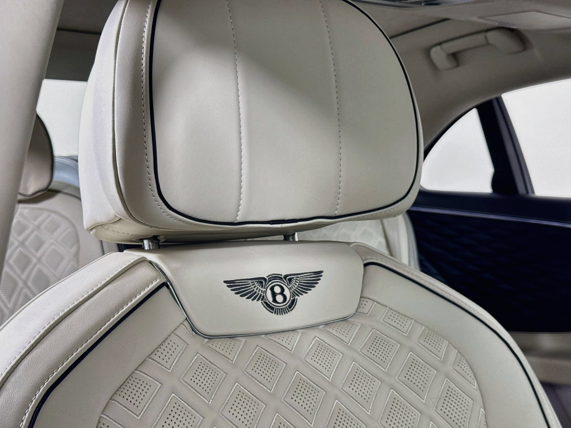 Used 2021 Bentley Flying Spur W12 AWD/4WD image 25