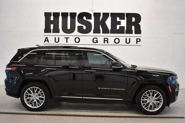 Used 2023 Jeep Grand Cherokee Summit w/ Advanced Protech Group IV AWD/4WD image 2