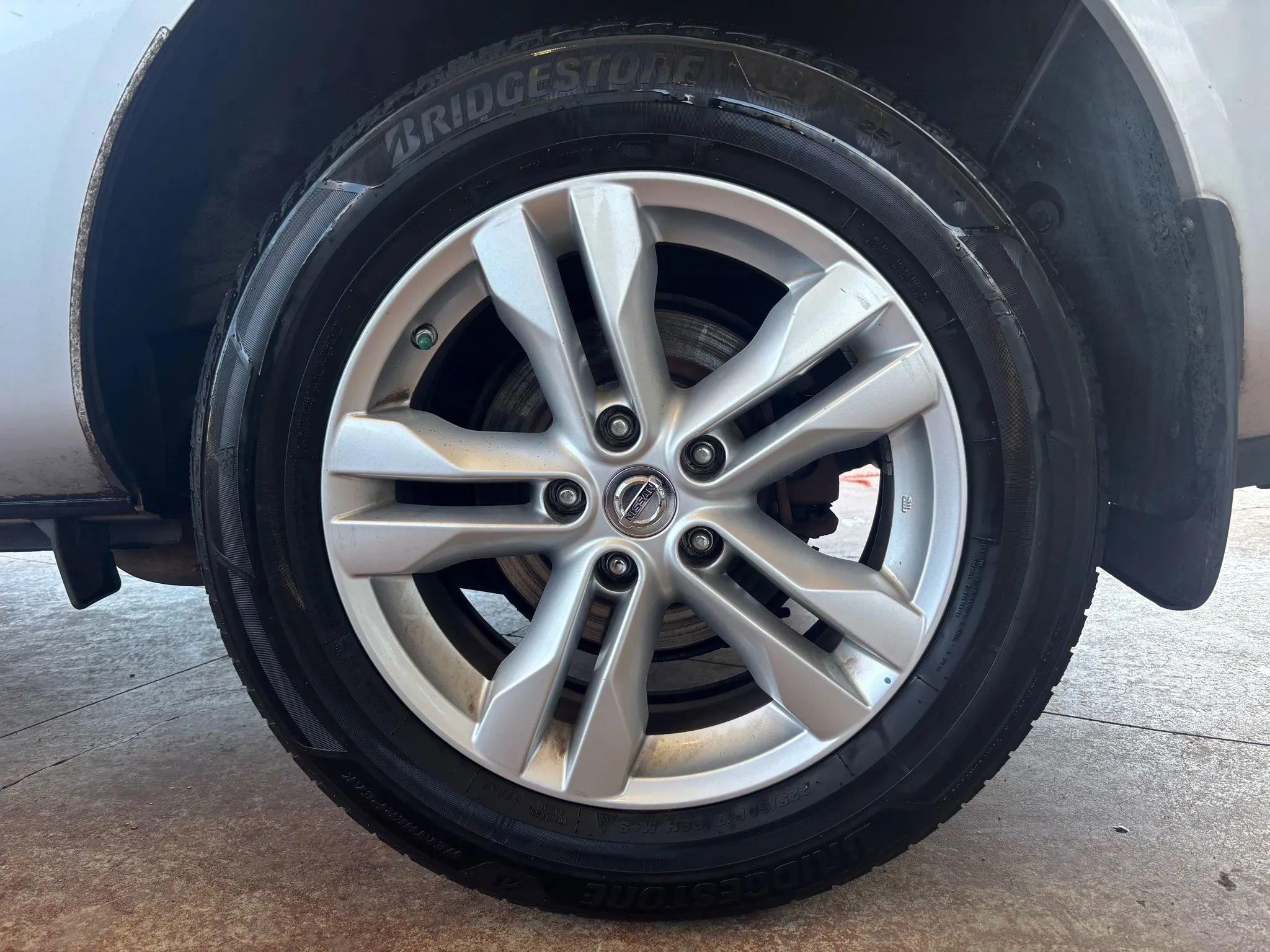 Used 2012 Nissan Rogue SV w/ Premium Pkg image 24