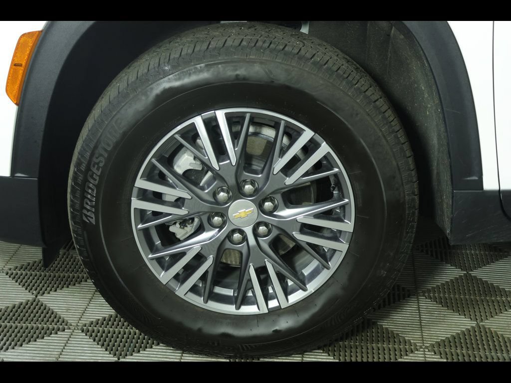 Used 2025 Chevrolet Traverse LT AWD/4WD image 45