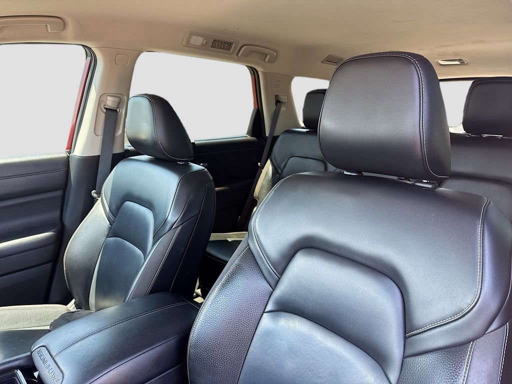 Used 2022 Nissan Pathfinder SL w/ SL Black Package FWD image 12