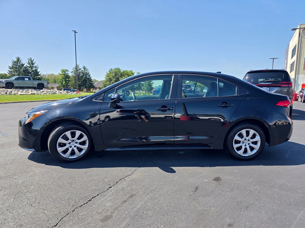 Used 2025 Toyota Corolla LE FWD image 5