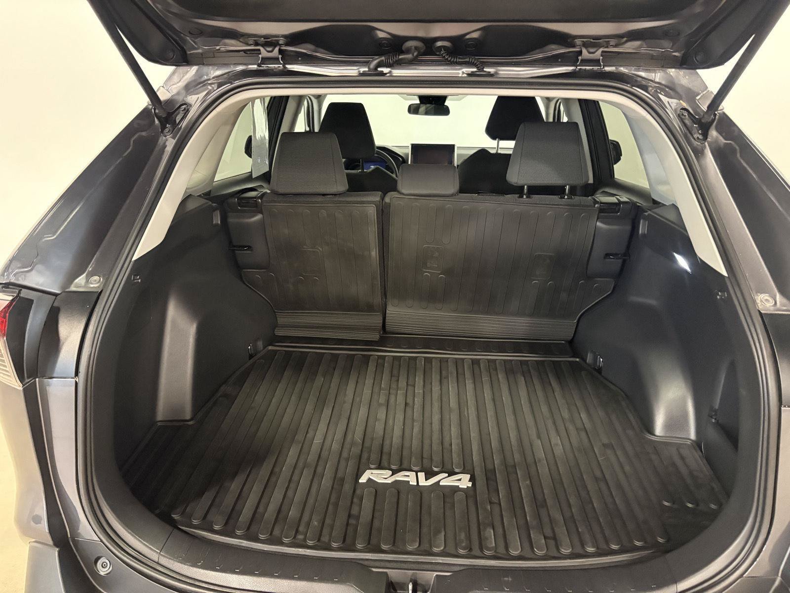 Used 2023 Toyota RAV4 LE AWD/4WD image 35