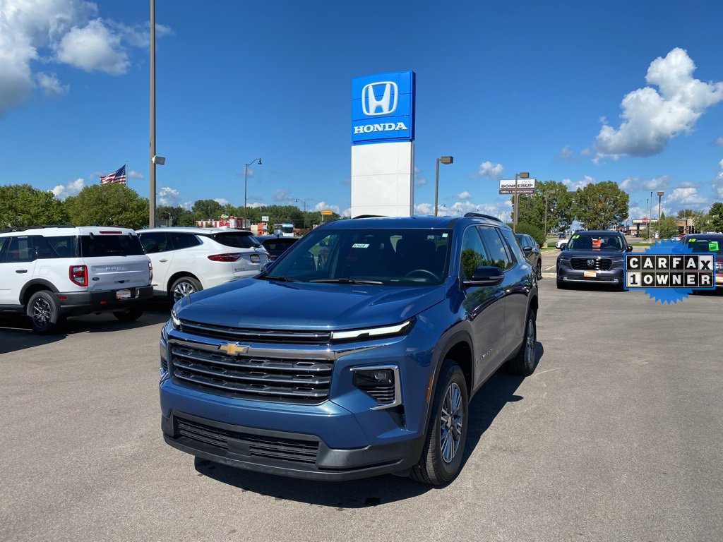 Used 2025 Chevrolet Traverse LT