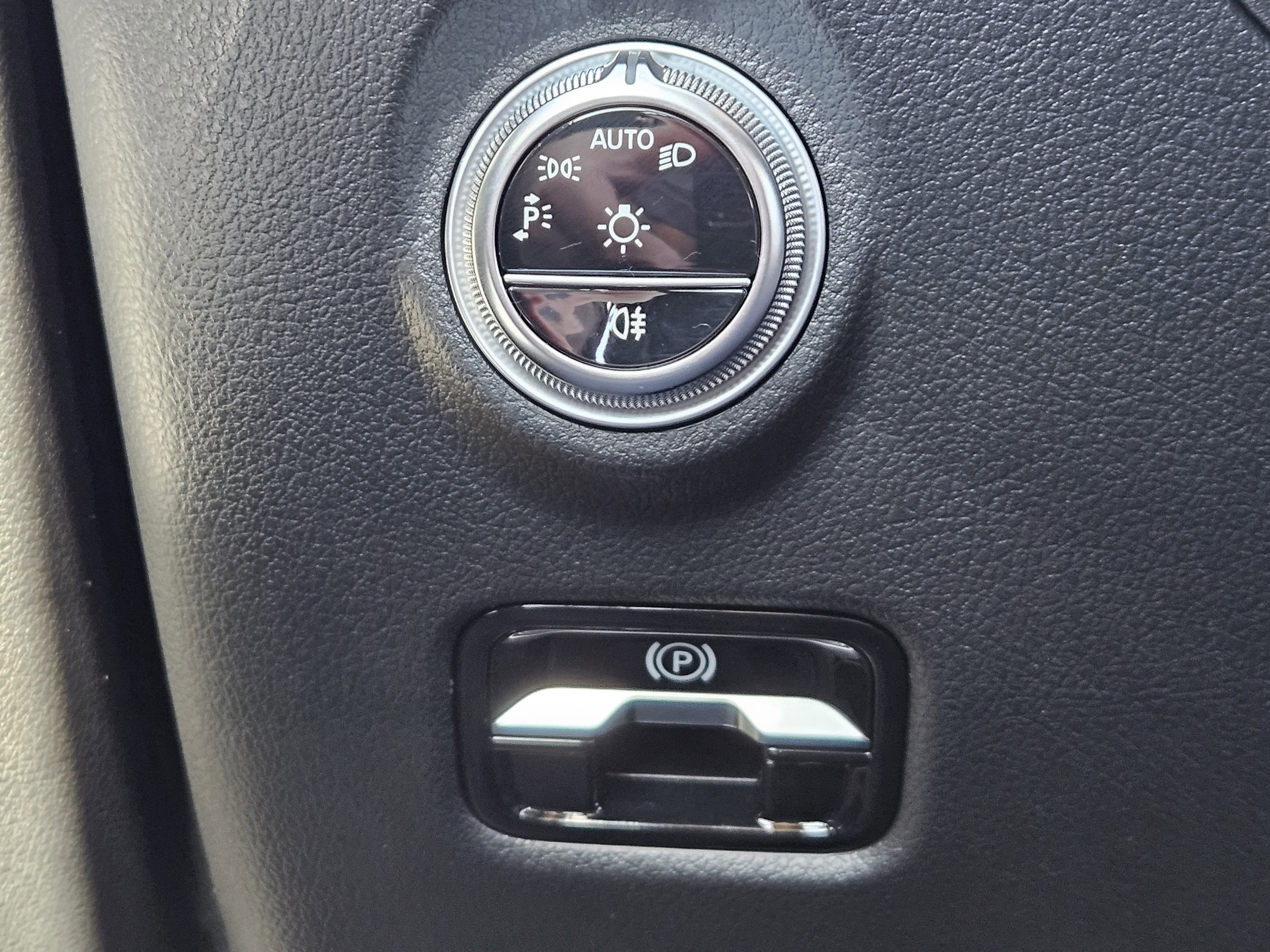 Certified 2025 Mercedes-Benz C 300 4MATIC Sedan image 23