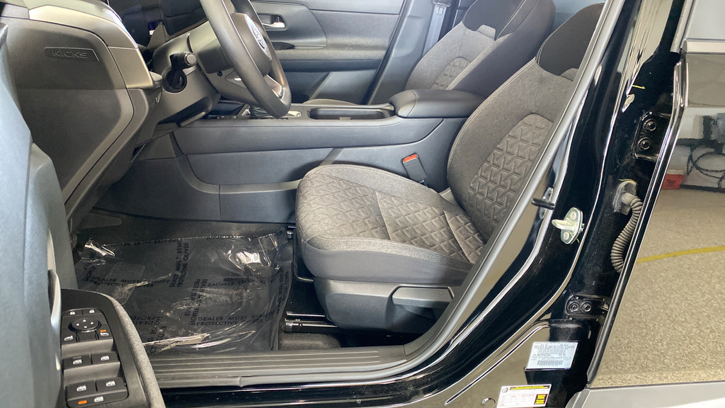 Used 2025 Nissan Kicks SV FWD image 9