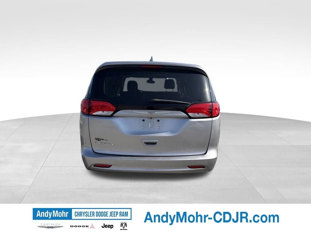 Used 2017 Chrysler Pacifica LX FWD image 6