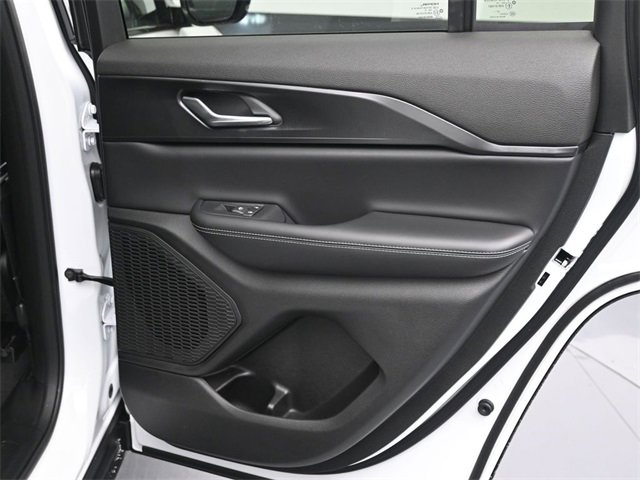 New 2025 Jeep Grand Cherokee Altitude image 13