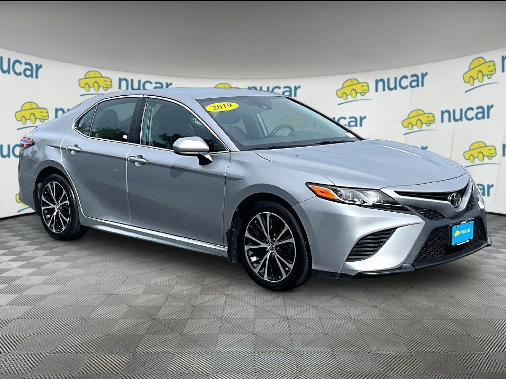 Used 2019 Toyota Camry SE