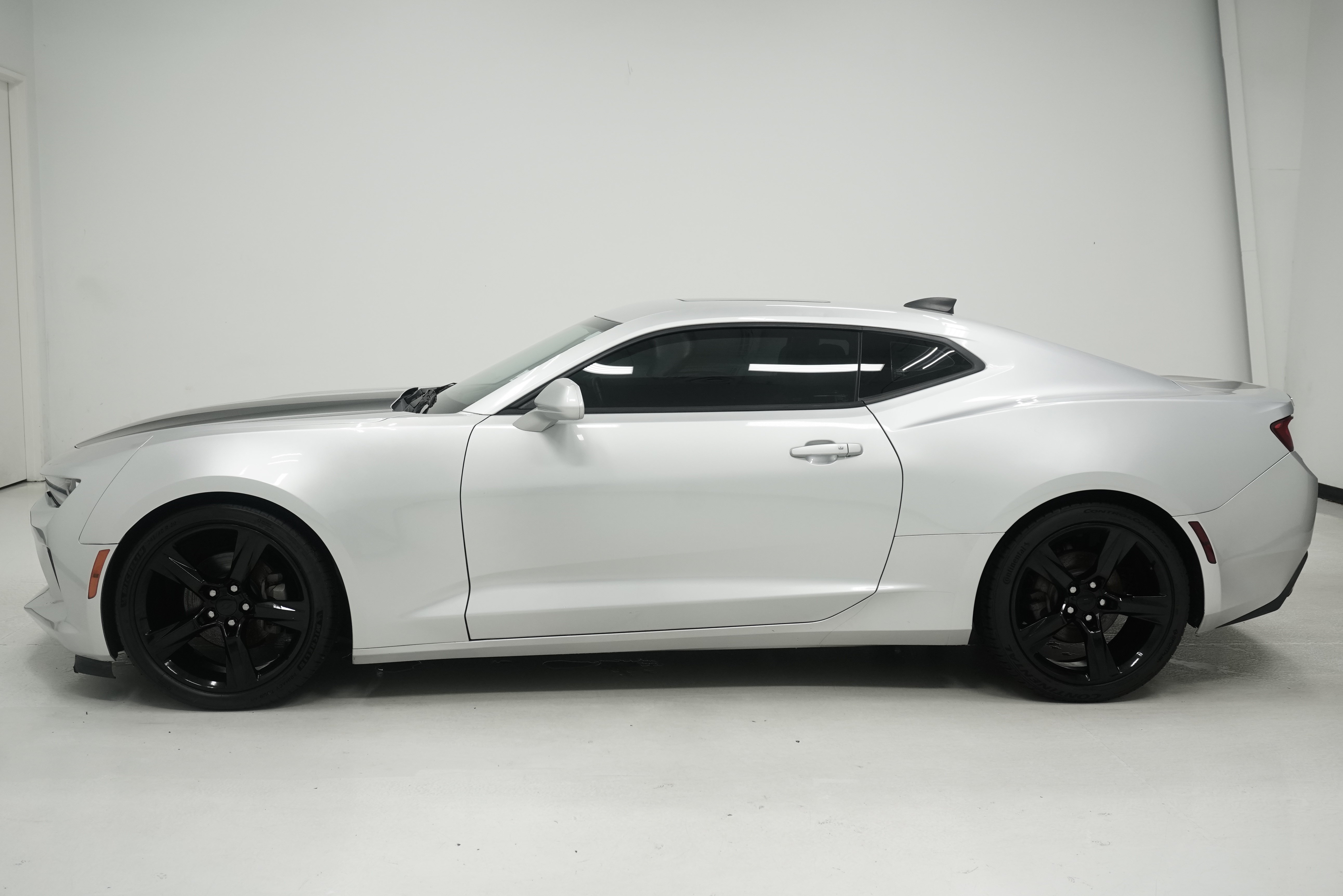 Used 2016 Chevrolet Camaro LT RWD image 7