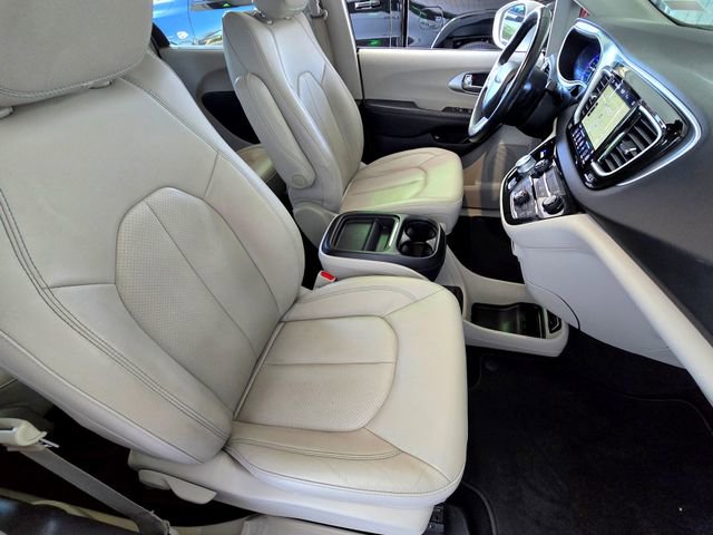 Used 2020 Chrysler Pacifica Touring-L FWD image 23