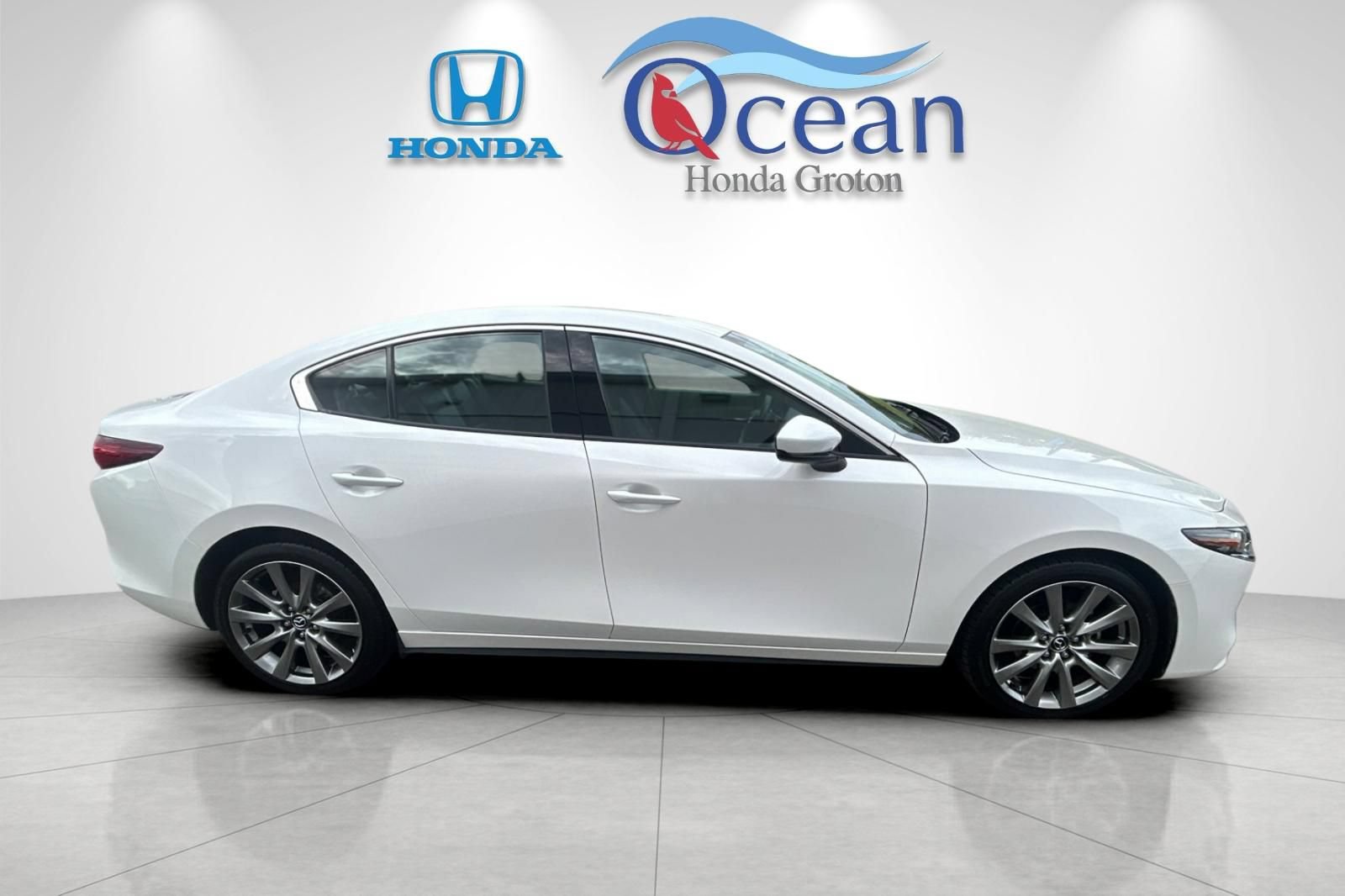 Used 2022 MAZDA MAZDA3 s FWD image 2