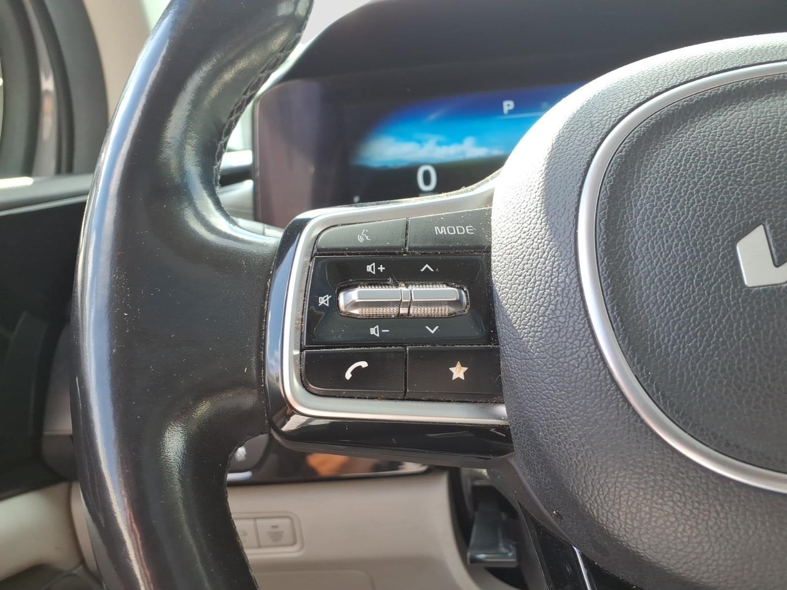 Used 2023 Kia Carnival SX Prestige FWD image 25