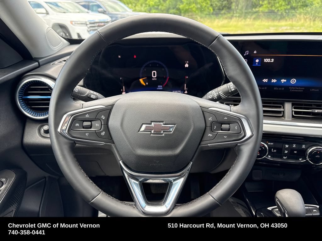 Used 2025 Chevrolet Trax LT w/ LT Convenience Package FWD image 17