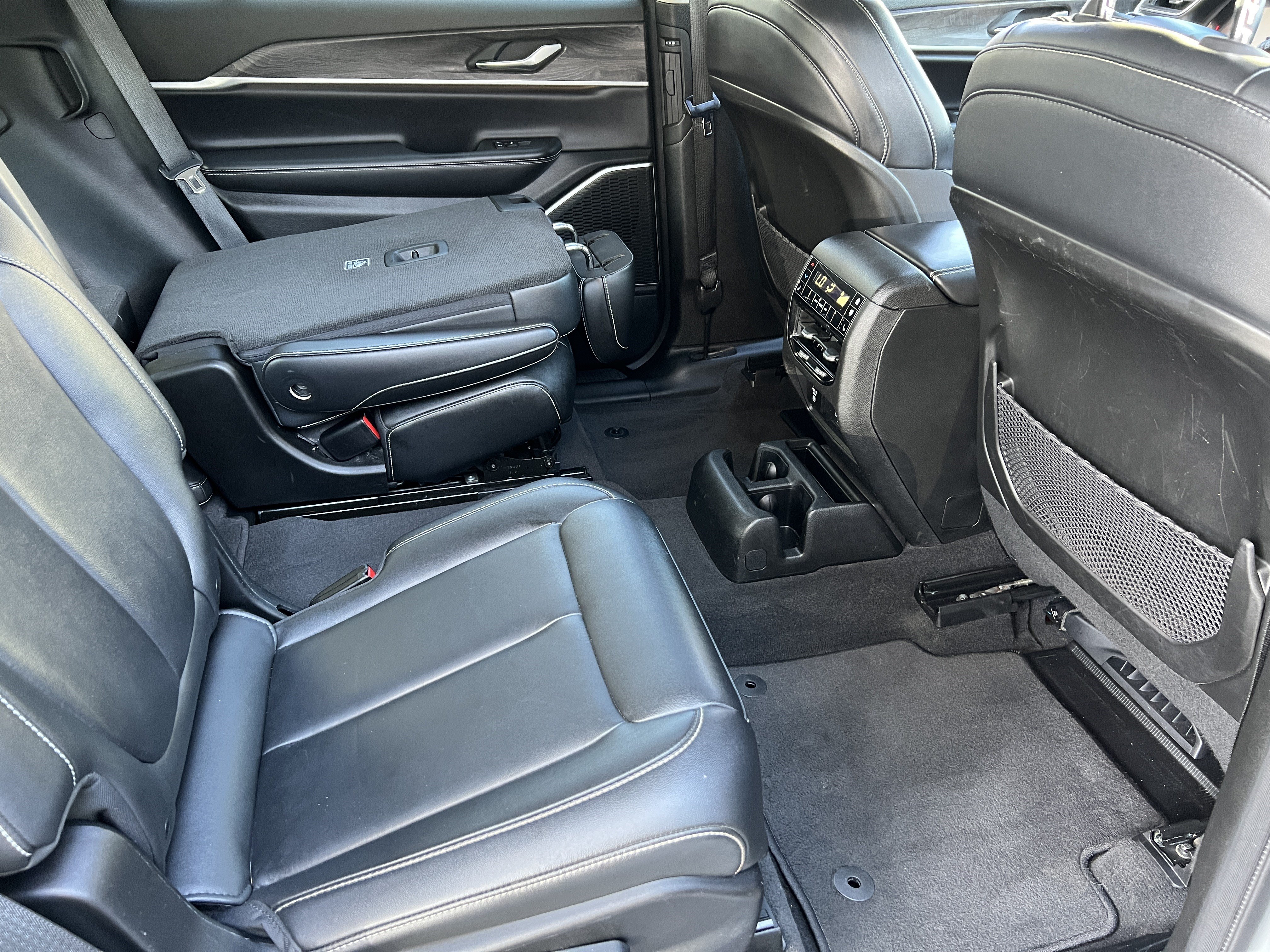 Used 2021 Jeep Grand Cherokee L Limited AWD/4WD image 24