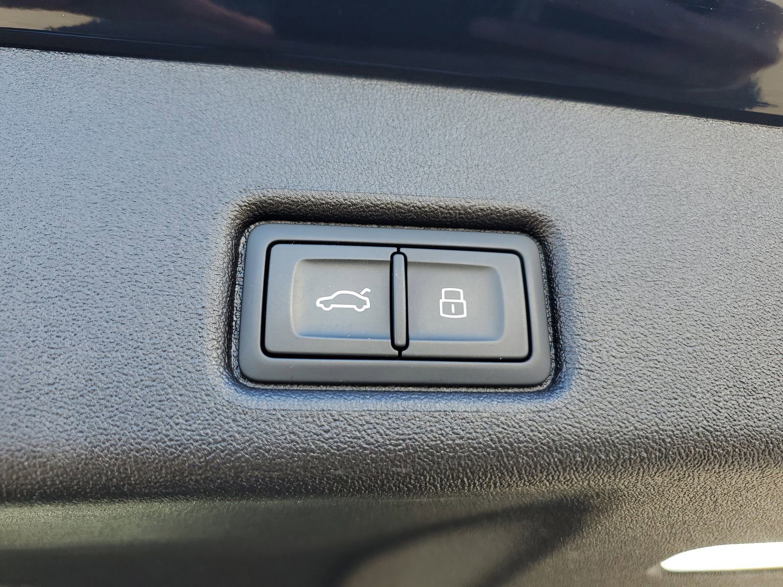Used 2025 Audi Q5 Premium w/ Convenience Package image 10