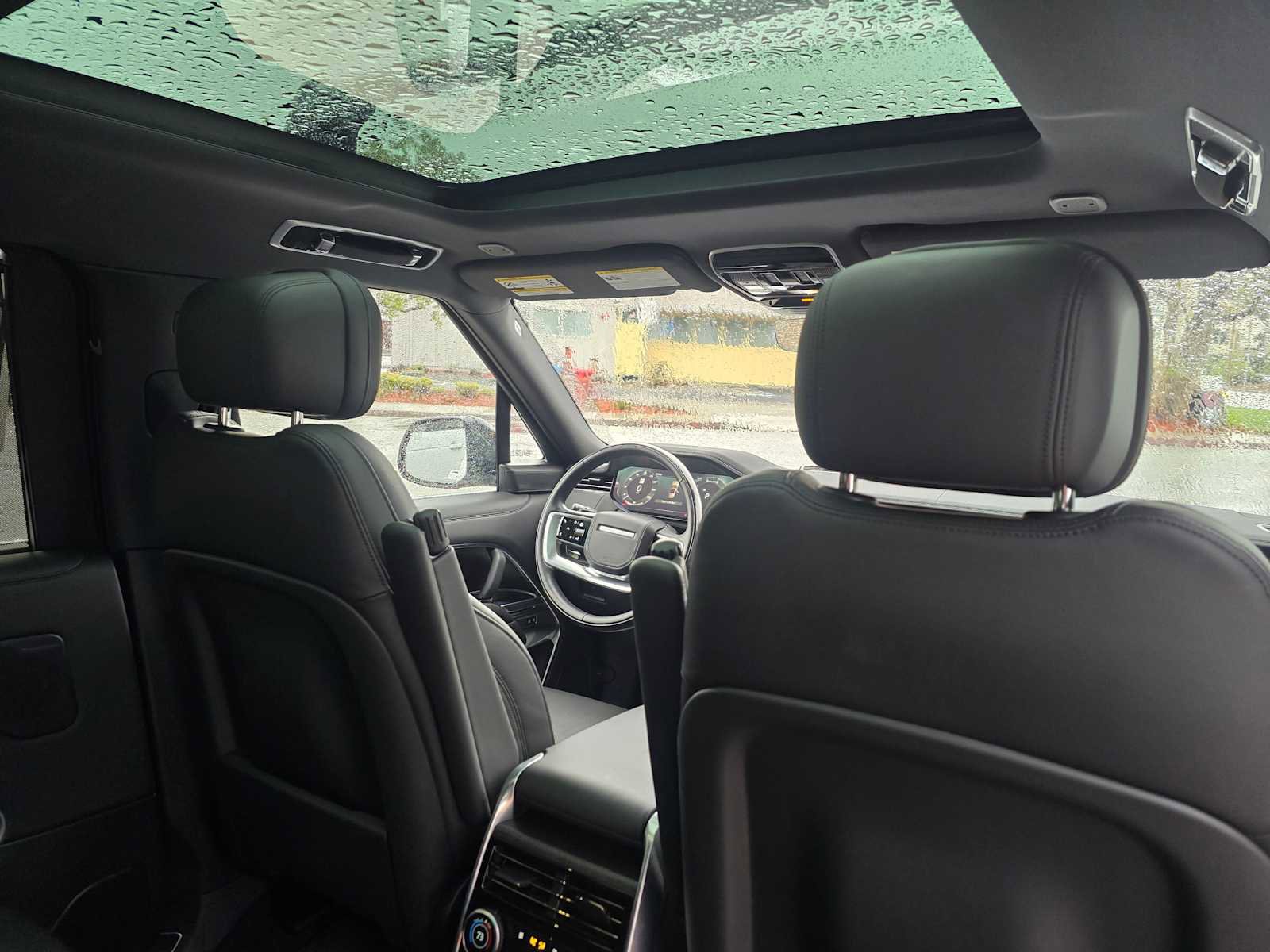 Used 2024 Land Rover Range Rover Long Wheelbase SE image 15