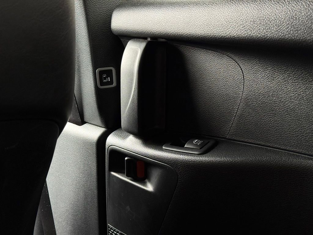 Used 2025 Chrysler Pacifica Select FWD image 39