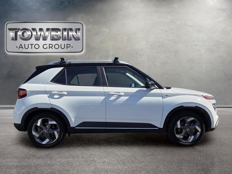Used 2022 Hyundai Venue Limited FWD image 7