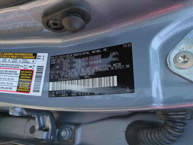 Used 2024 Toyota Highlander LE FWD image 24