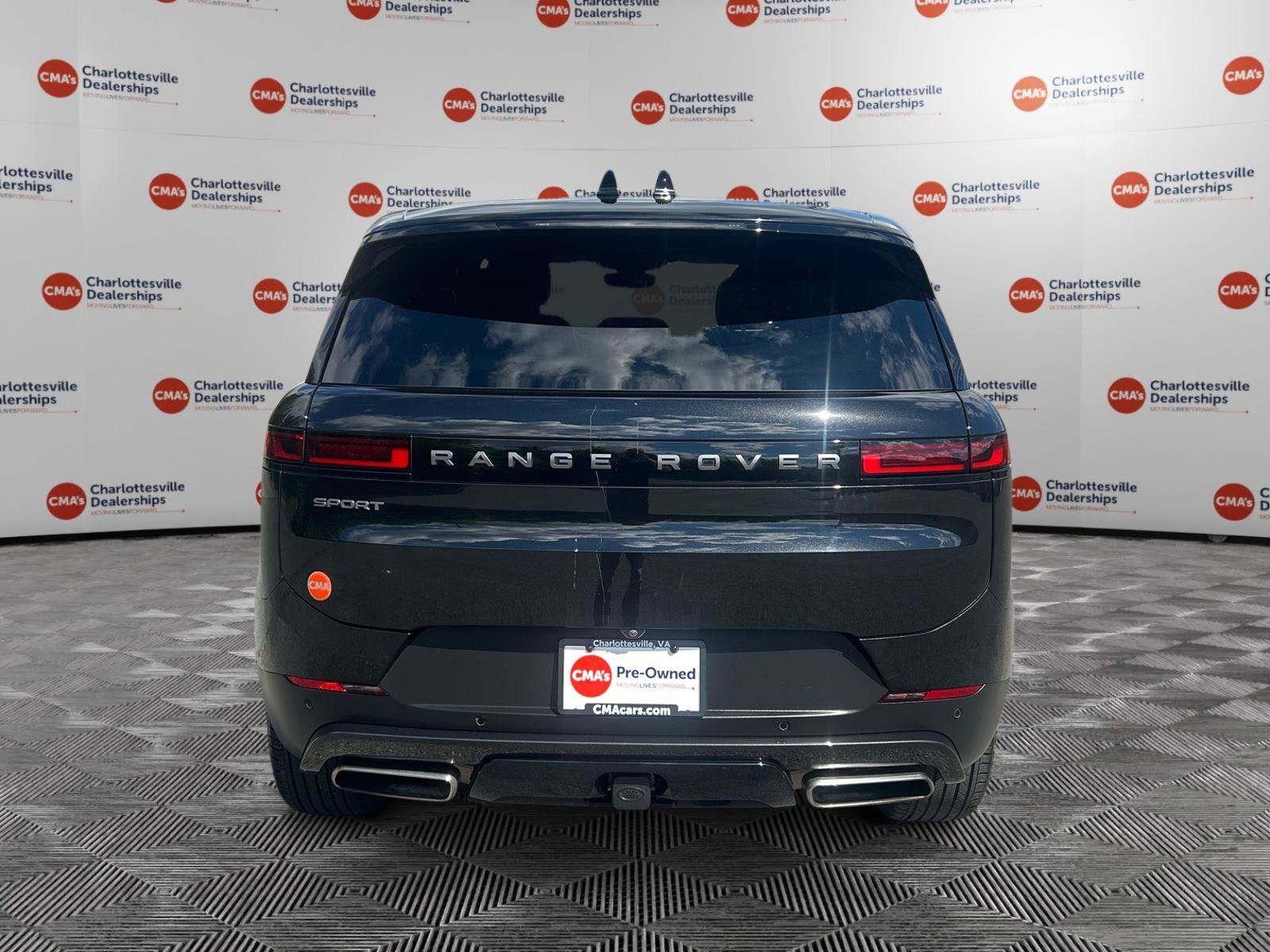 Used 2024 Land Rover Range Rover Sport SE AWD/4WD image 4